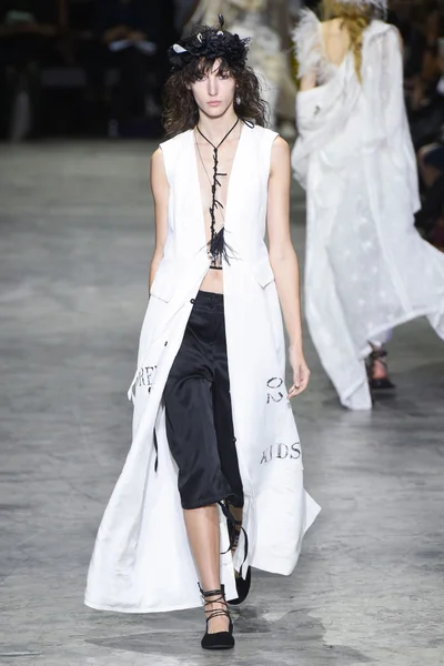 Look 35